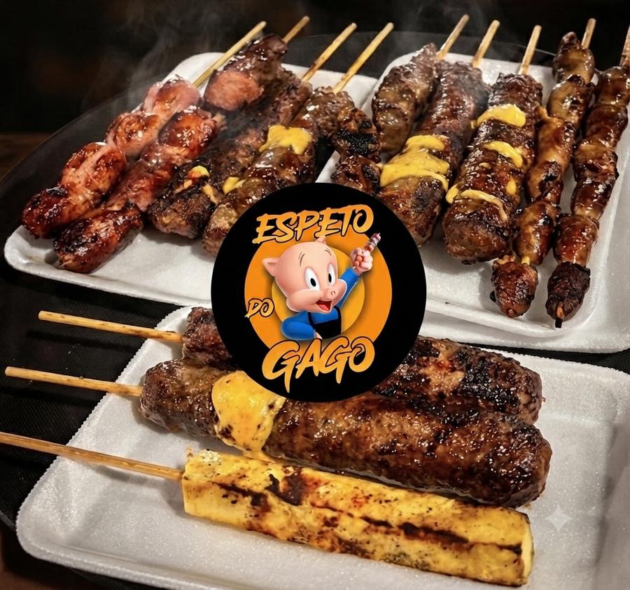 Bandeja de espetos e medalhões grelhados do Espeto do Gago